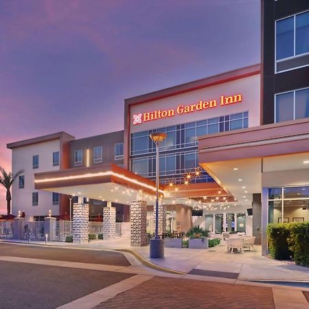 Hilton Garden Inn Chandler Downtown Екстериор снимка