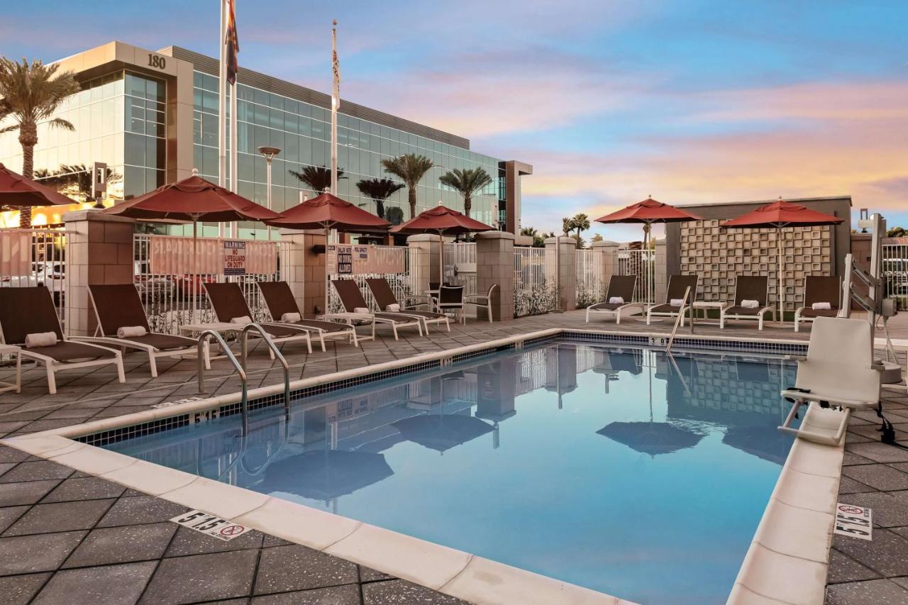 Hilton Garden Inn Chandler Downtown Екстериор снимка