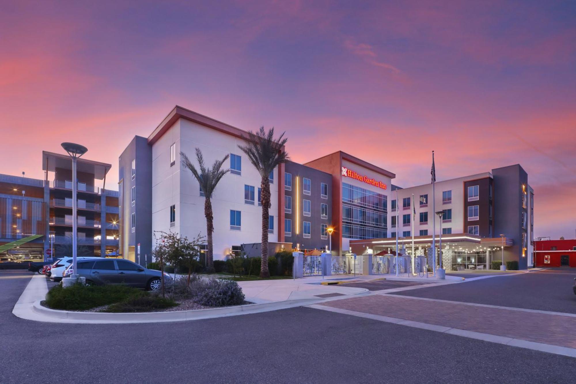 Hilton Garden Inn Chandler Downtown Екстериор снимка