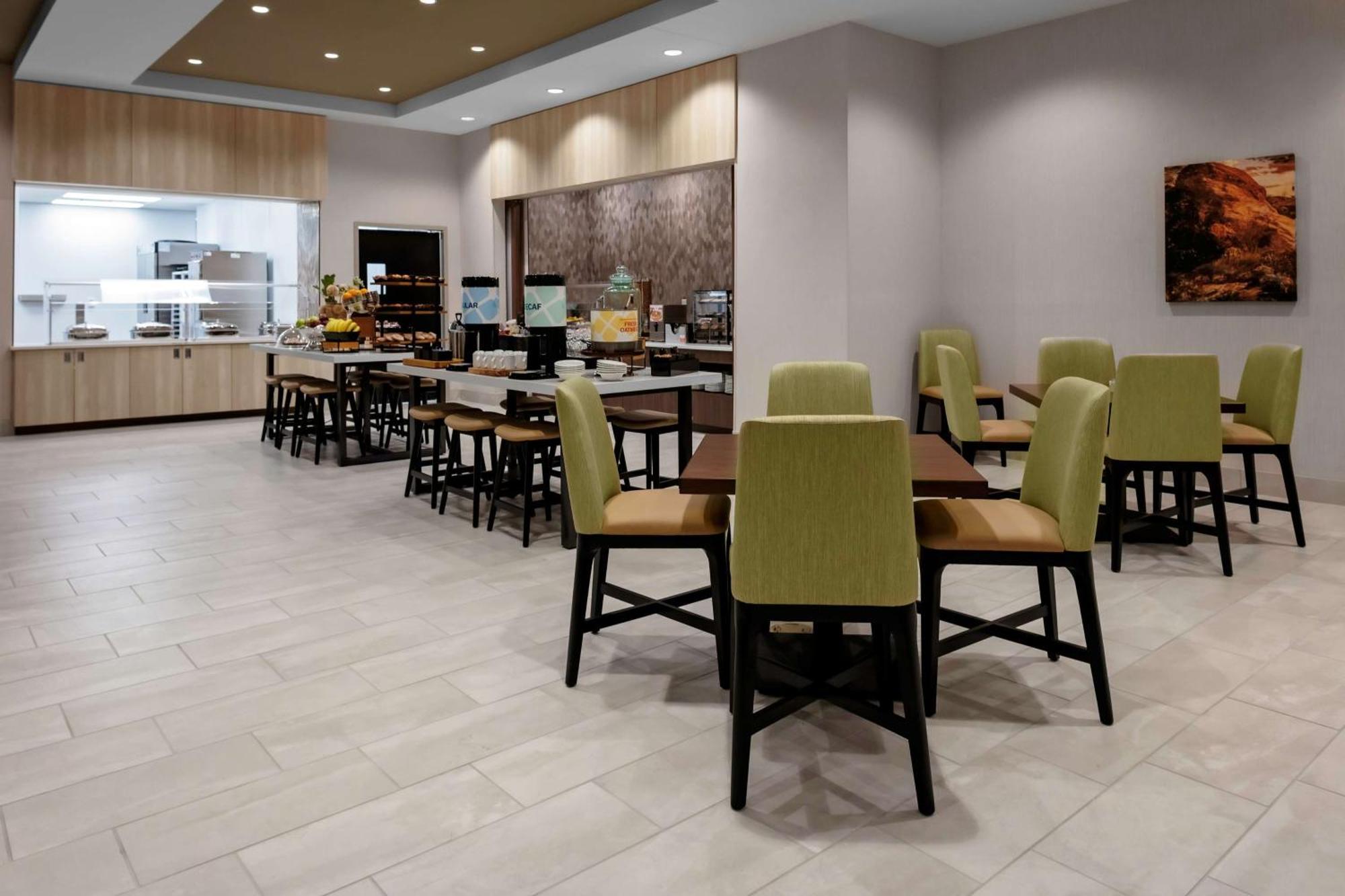 Hilton Garden Inn Chandler Downtown Екстериор снимка