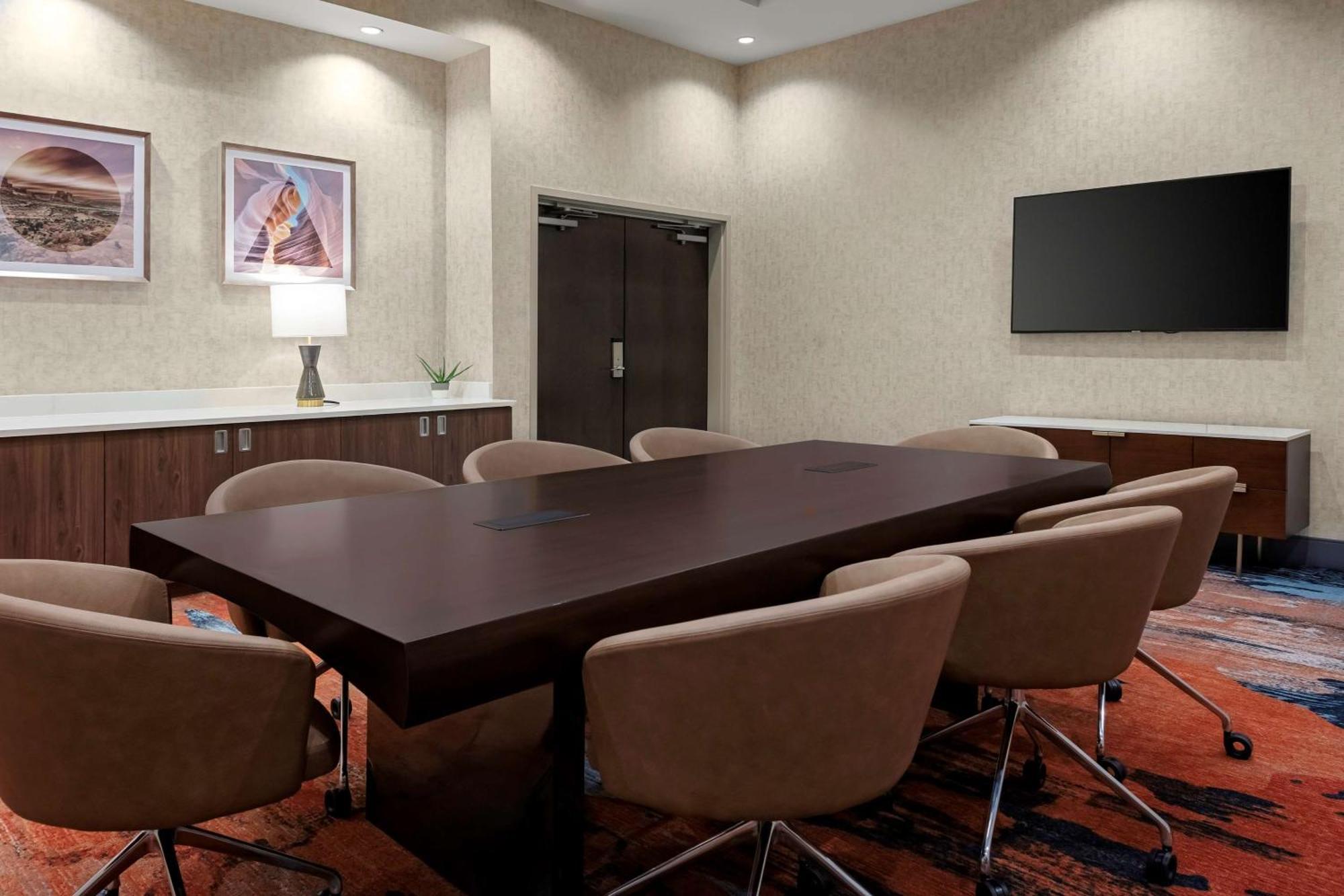 Hilton Garden Inn Chandler Downtown Екстериор снимка