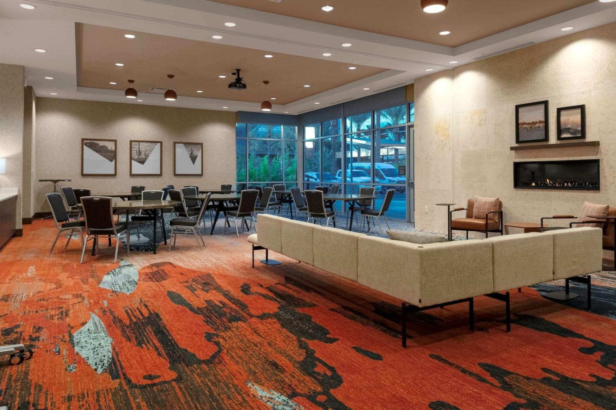 Hilton Garden Inn Chandler Downtown Екстериор снимка