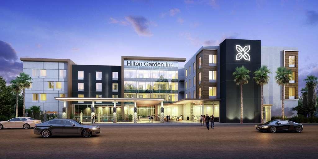 Hilton Garden Inn Chandler Downtown Екстериор снимка